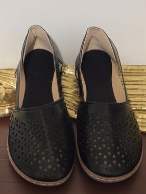 New Never Worn Sandals